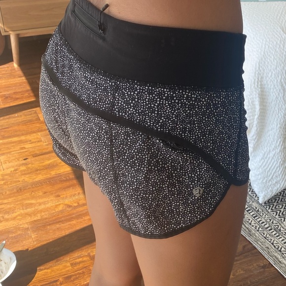 Lululemon Speed Shorts - Picture 2 of 3